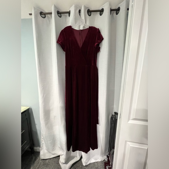 Azazie NWT “Dreaming of you” Cabernet Velvet Maxi Dress size XL - Picture 4 of 6